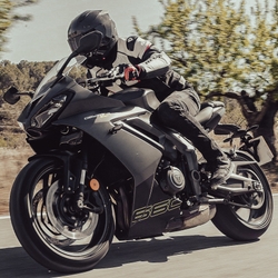 1756104385281_triumph_daytona_